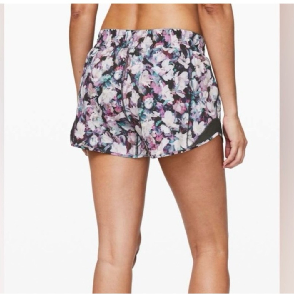 Lululemon Hotty Hot Short 2.5” Size 12 / Deep Phantom Floral - Picture 3 of 10